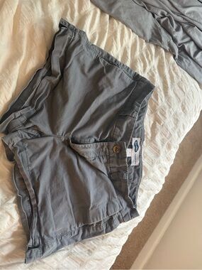 Old Navy Gray Men’s Flat Front Casual Shorts